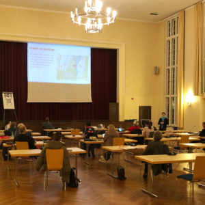 Juliane präsentiert für den Bildungs- und Sozialausschuss, Volkshaus Wildau, 01.11.2021